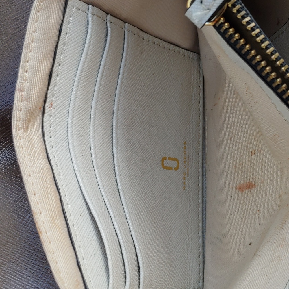 Marc Jacobs Tan and Brown Saffiano Leather Fold Clutch Wallet - Picture 13 of 17